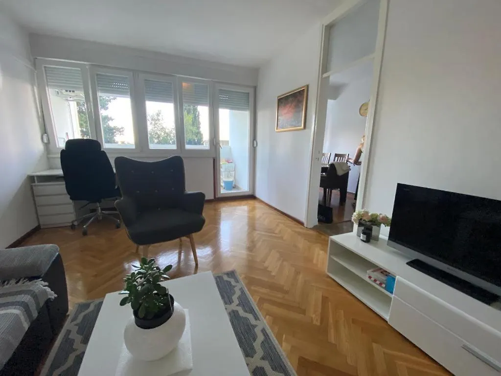 2 Bedroom Apartment/Parking/Market Split