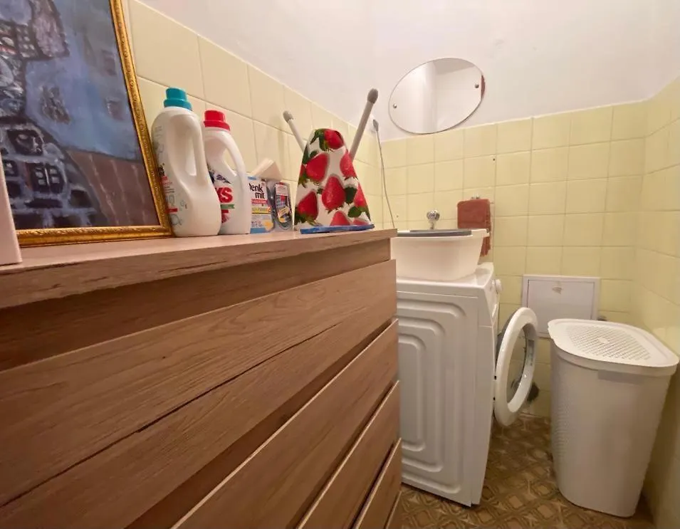 2 Bedroom Apartment/Parking/Market Split