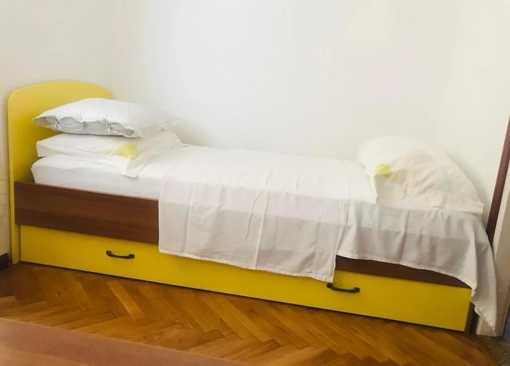 2 Bedroom Apartment/Parking/Market Split